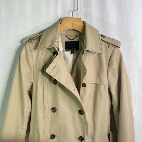 Banana republic classic tan trenchcoat - Picture 7 of 10